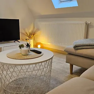 Apartment As 5 One & Two Bamberg - Modern In Ruhiger Lager Mit Balkon, Hallstadt