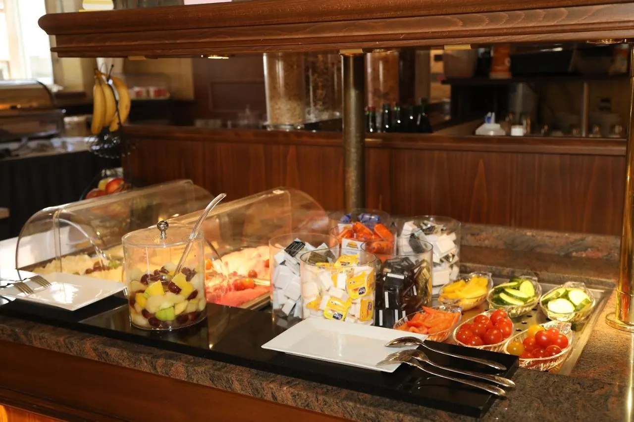 Hotel Goldener Adler Garni Hallstadt 0*,